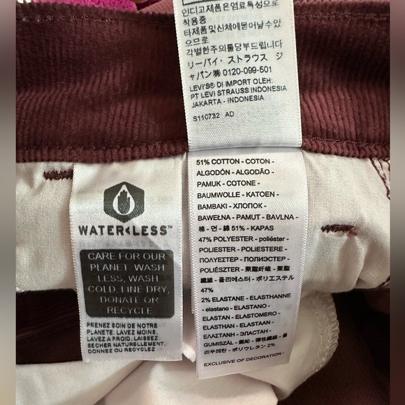 Levi's High Waisted High Rise Relaxed Mom Jean Size 26 NWT - Picture 17 of 17